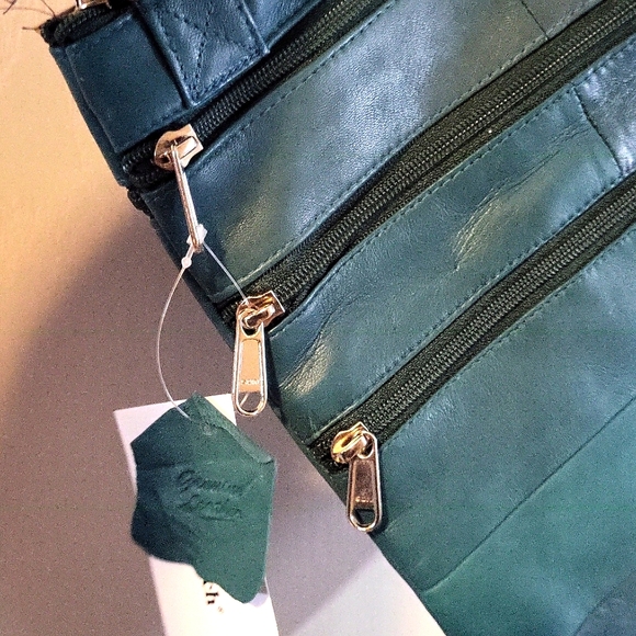 Genuine leather cross body purse. - Picture 4 of 6